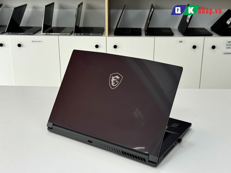 Laptop MSI Gaming Thin 15 B12UC 2045VN  Core i5-12450H / Ram 16GB / SSD 512GB / 15.6 inch FHD / RTX 3050 4GB