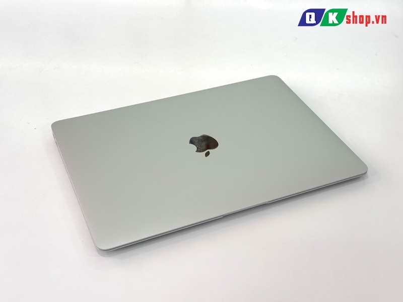 MacBook Air M1 2020 / Ram 8 GB / SSD 256 GB / 13.3 " Retina ( 2562x1600)