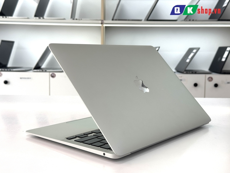 MacBook Air M1 2020 / Ram 8 GB / SSD 256 GB / 13.3 " Retina ( 2562x1600)