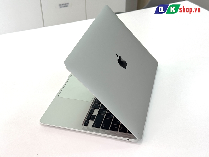 MacBook Air M1 2020 / Ram 8 GB / SSD 256 GB / 13.3 " Retina ( 2562x1600)