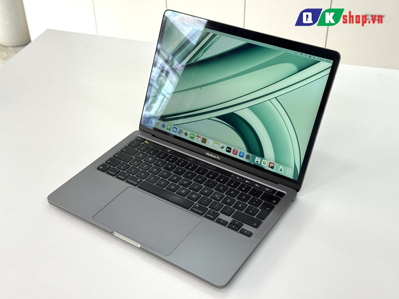 Macbook Pro M1 13 2020 / Ram  8GB / SSD 256GB / 13.3 inch 2K  Rerina